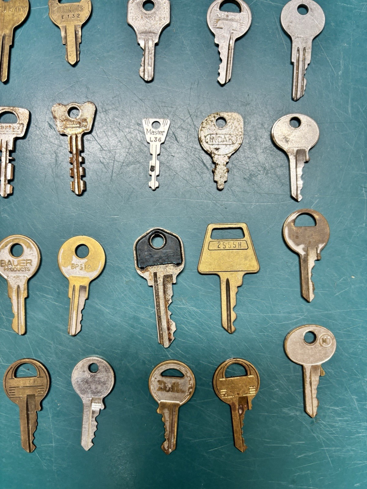 50 Automobile Keys Vintage Old Collectors Truck Car and Misc Key Lot 🔑#9
