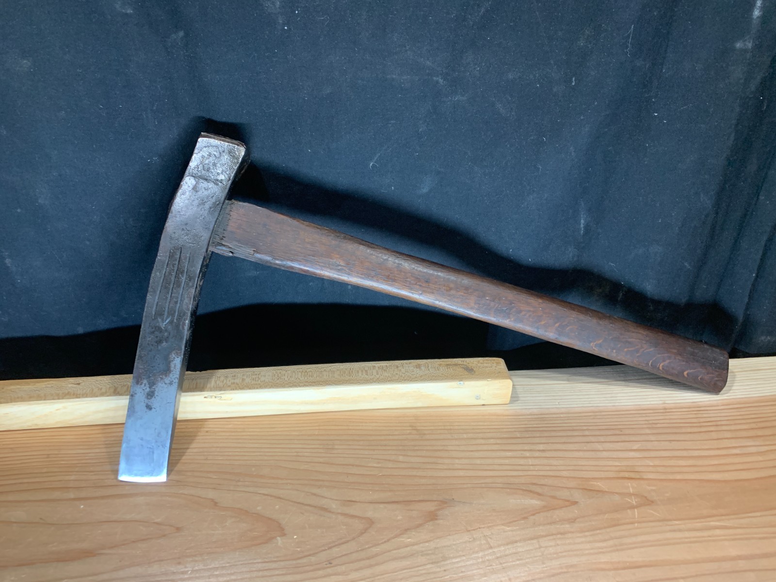 Antique- Medoyoki — Japanese Mortising Axe (for log rafting) 1611g 46cm
