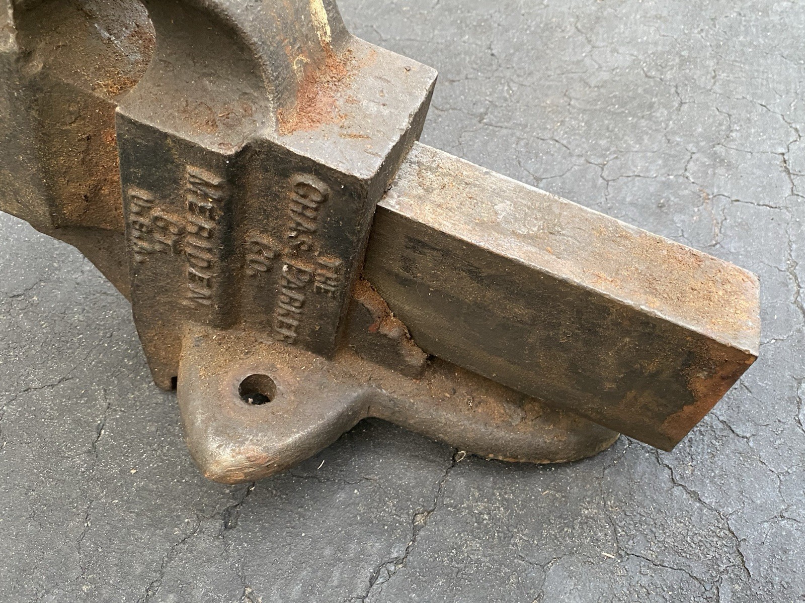 Antique Metal Bench Vise Chas Charles Parker Co. No 105 4.5 Inch Jaws No Repairs