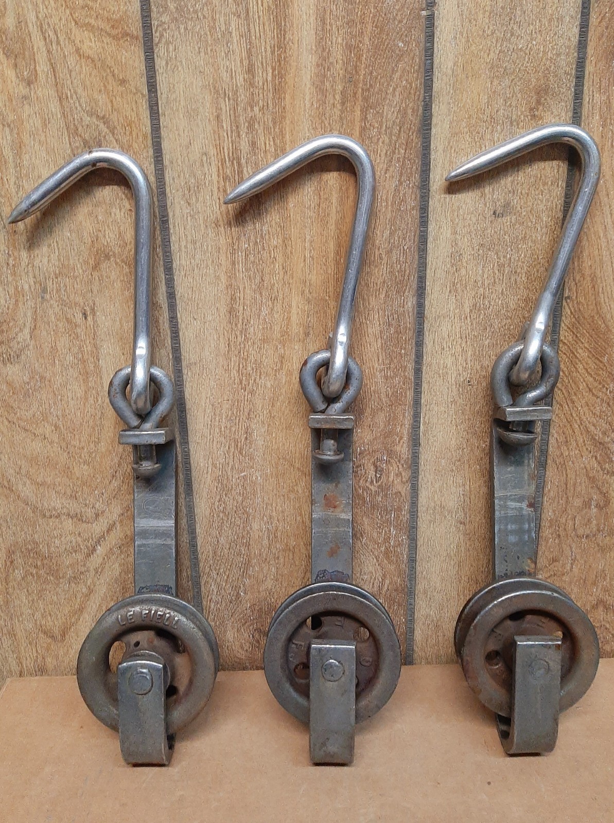 18″ Stainless Steel Butcher Meat Hook Roller Trolley Hanger LA Fiell GFF