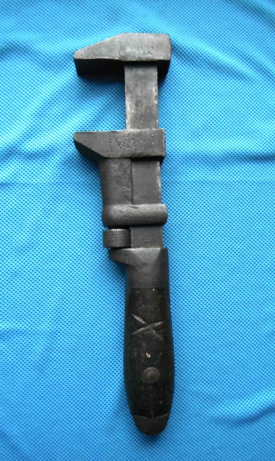 Antique L. COES Co. Railroad Monkey Pipe Wrench Heavy Duty 12″ Worchester Mass.