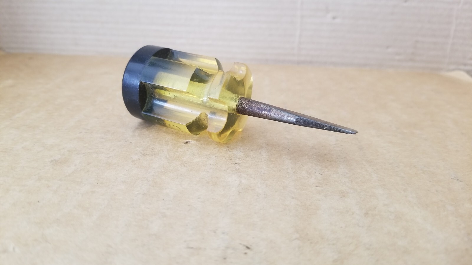 Vintage Fullers USA Yellow w/Black Top Stubby Flat/Slotted Screwdriver , VGC