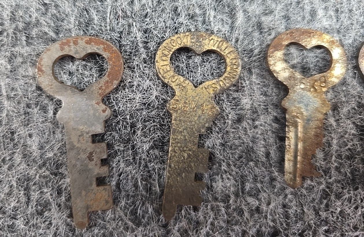 EAGLE LOCK CO Heart-Shaped Flat Skeleton Keys Vintage Terryville