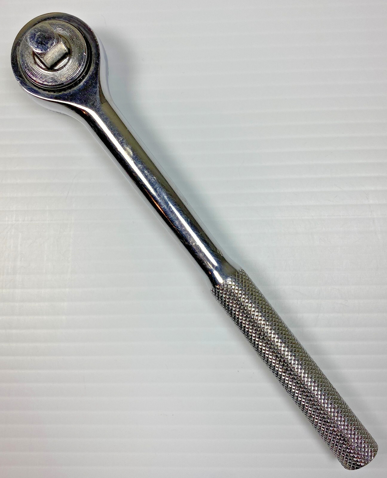 Vintage Unbranded Chrome Reversible RatchetThumb Wheel 3/8″ Drive Knurled Handle
