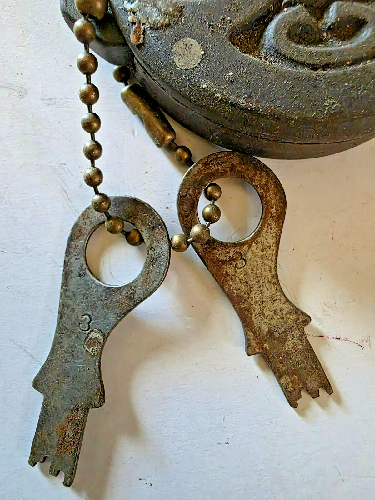Antique/vintage CLIMAX 6 lever push key pancake padlock w/keys. HT#469