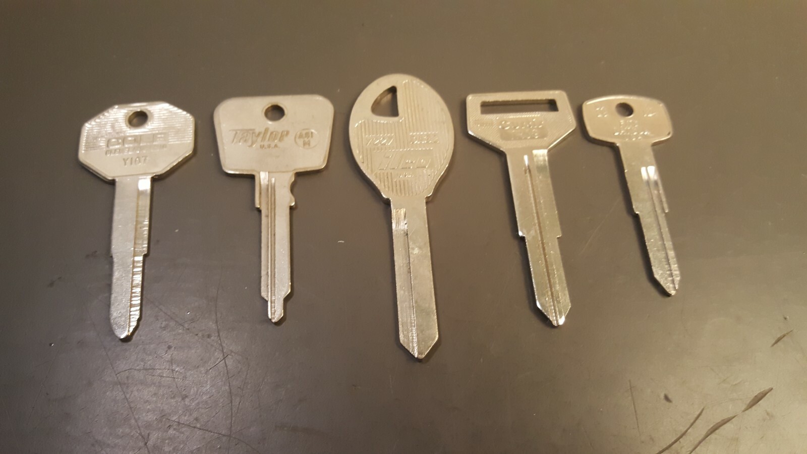 Lot of 5 Vtg Auto Keys Blanks X227 DA32, Y107 DC3X121, DA26 X 124, TR39, A81 M