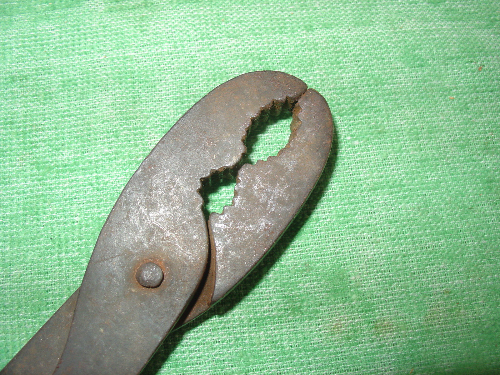 VINTAGE GAS BURNER PLIERS UNBRANDED 8″ LONG MADE IN USA