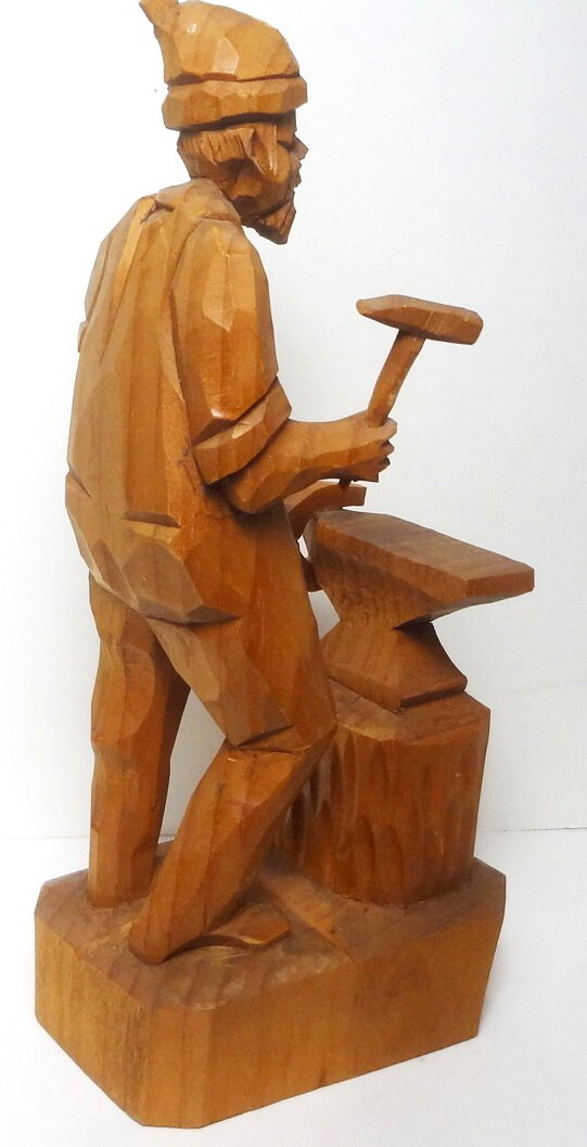 e1900 HAND CARVED wooden BLACK SMITH forger DETAILED figurine 8″ STATUE-TOP COND