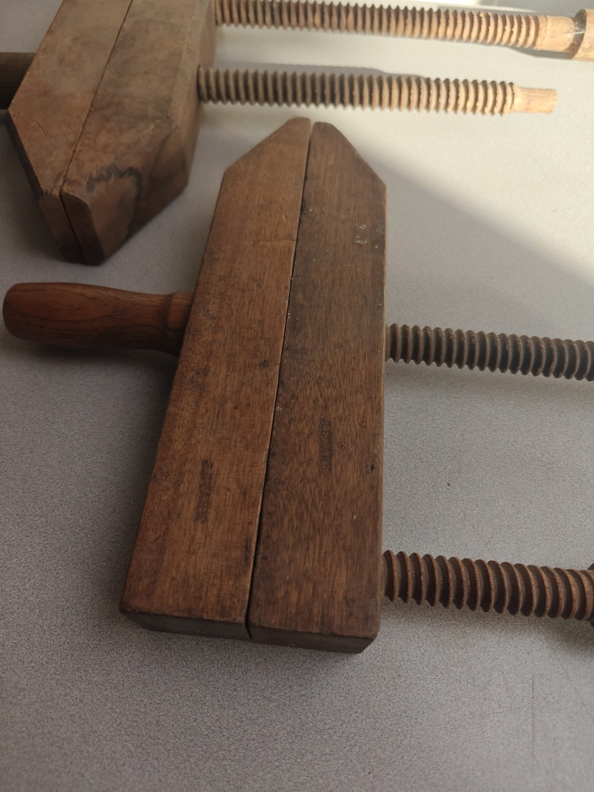 Lot of 2 Vintage J. Stark 10″ Wood Hand Screw Parelle Clamps w/ Wooden Spindles