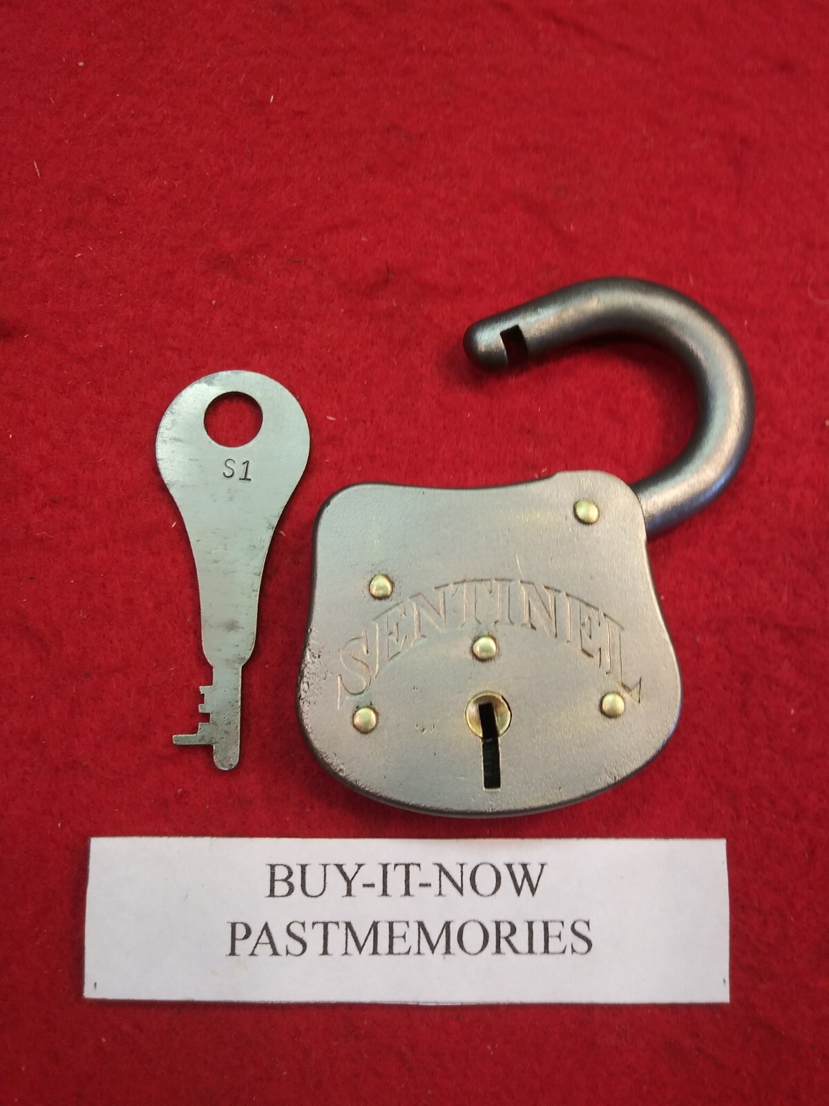 “SENTINEL” POORMAN’s STORY STEEL PADLOCK w/ KEY, VINTAGE ANTIQUE LOCK LOT #158