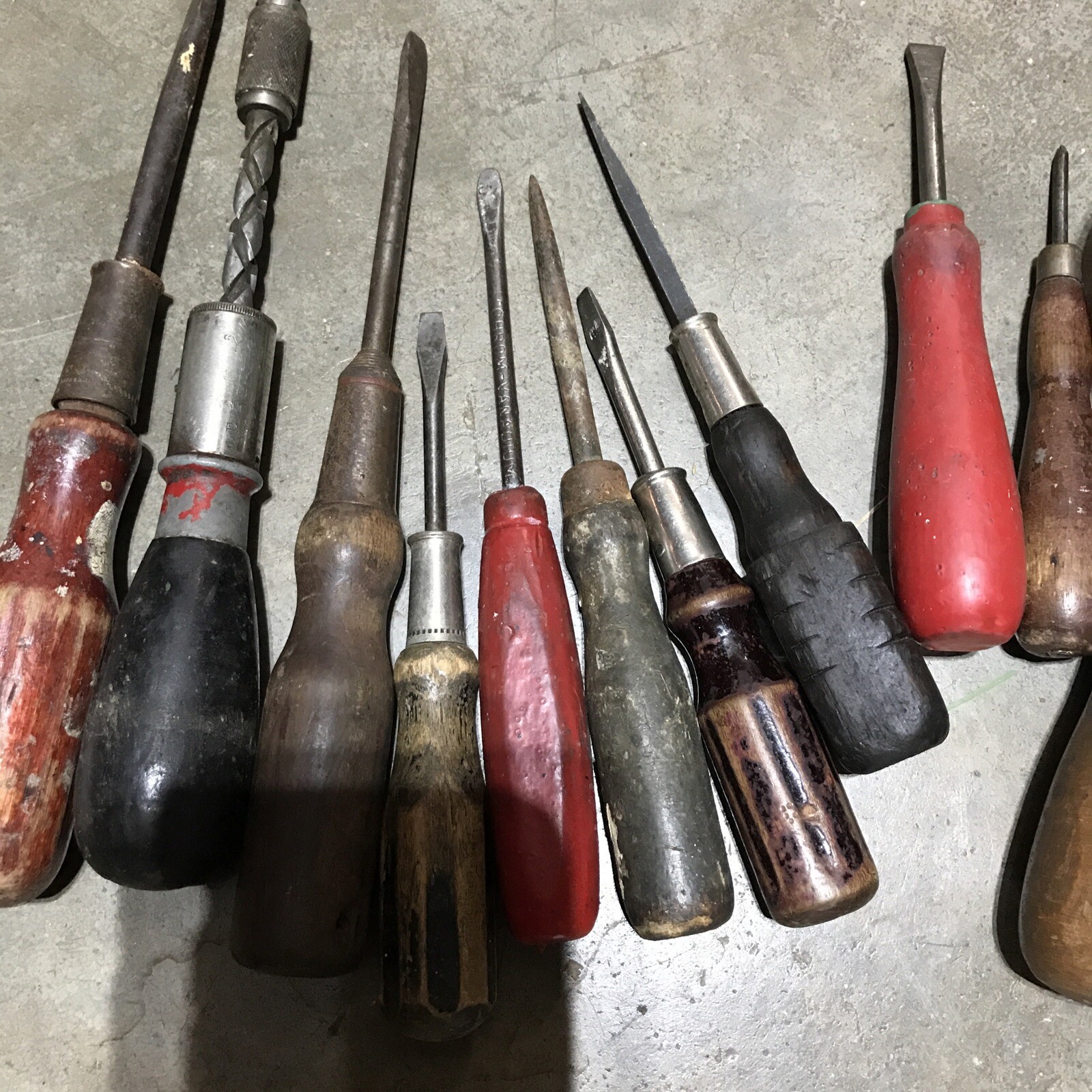 Mixed Lot of Vintage Screwdrivers Tools Set Woodworking Collection Antique