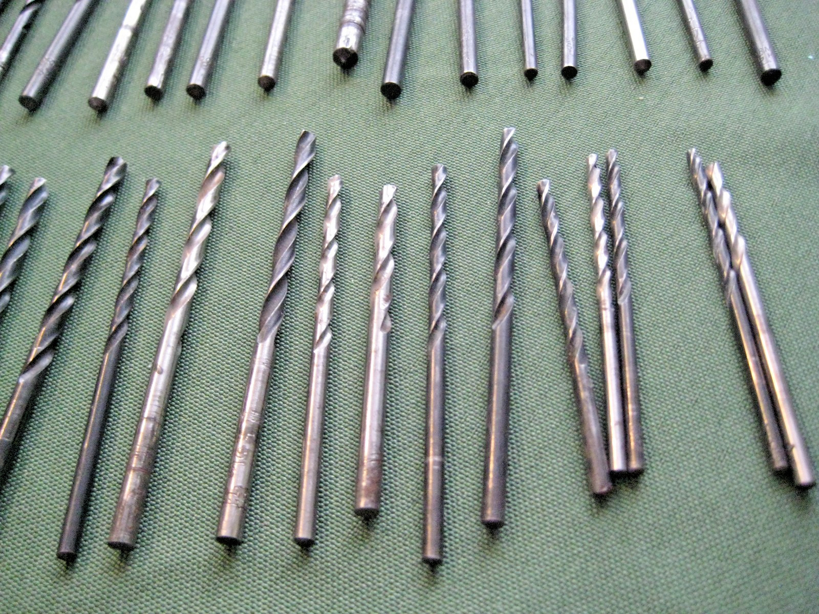 VTG. L. S. STARRETT CO. #187 DRILL GAGE, ATHOL, MASS. & MISC. BITS & HAND DRILL