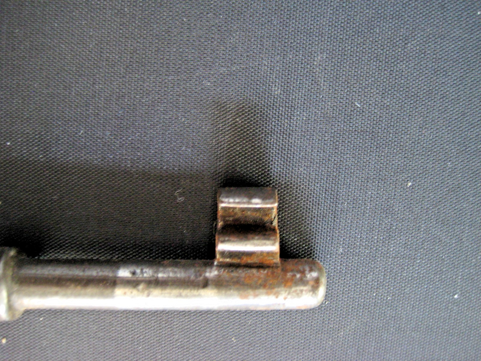 Antique Vintage 2.5″ Steel Skeleton Key Solid Barrel
