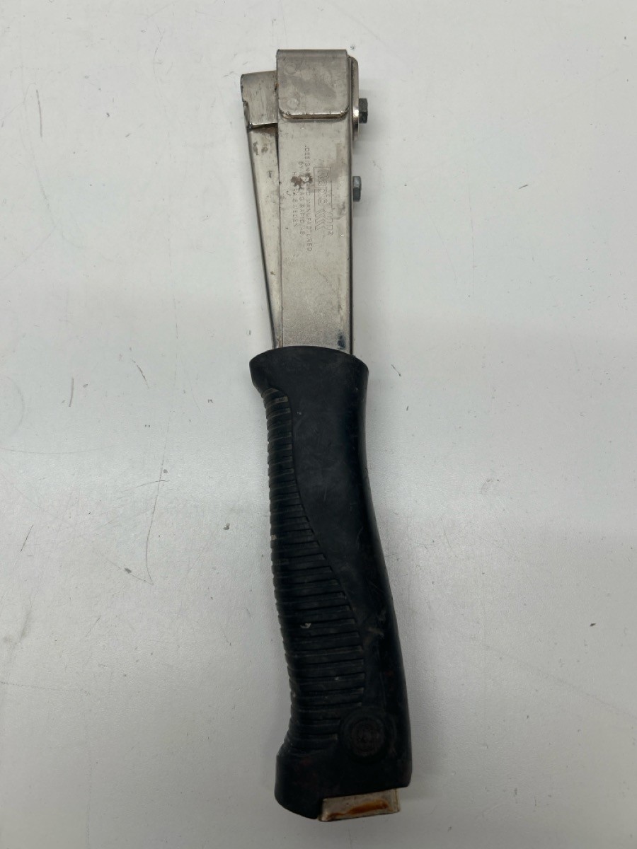 BLACK HANDLED HAMMER STAPLER (P28017937)