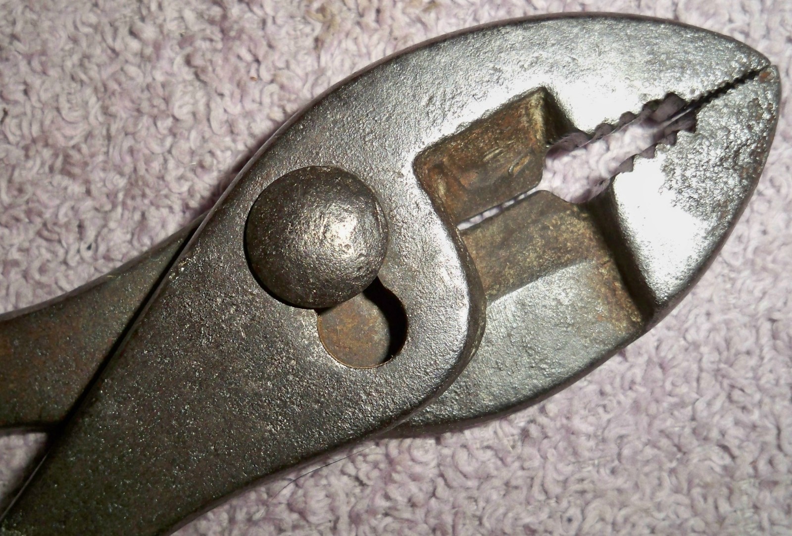 Vintage BERGMAN O BUFFALO 6 1/2″ Pliers with Side Cutters & Screwdriver End