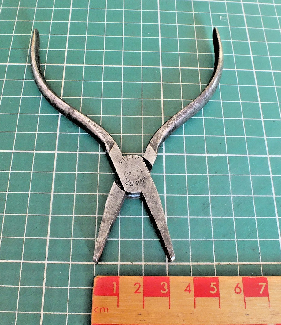 VINTAGE MILITARY ELLIOT LUCAS FLAT NOSE PLIERS 1952 /I