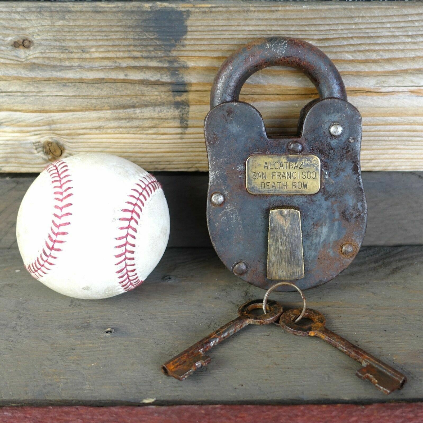 Alcatraz San Francisco Death Row 3″ x 5″ Cast Iron Lock & Keys, Antique Finish
