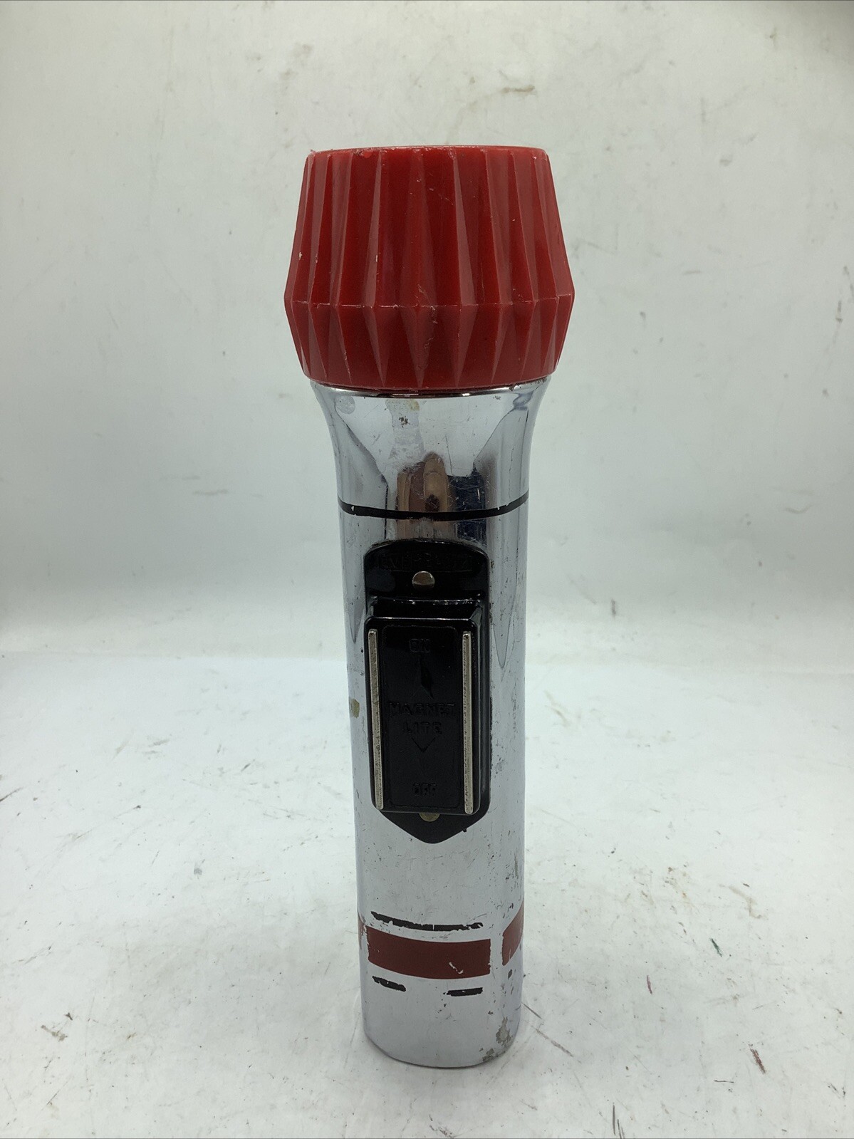 USA Made Vintage Eveready Union Carbide – Magnet Lite Flashlight