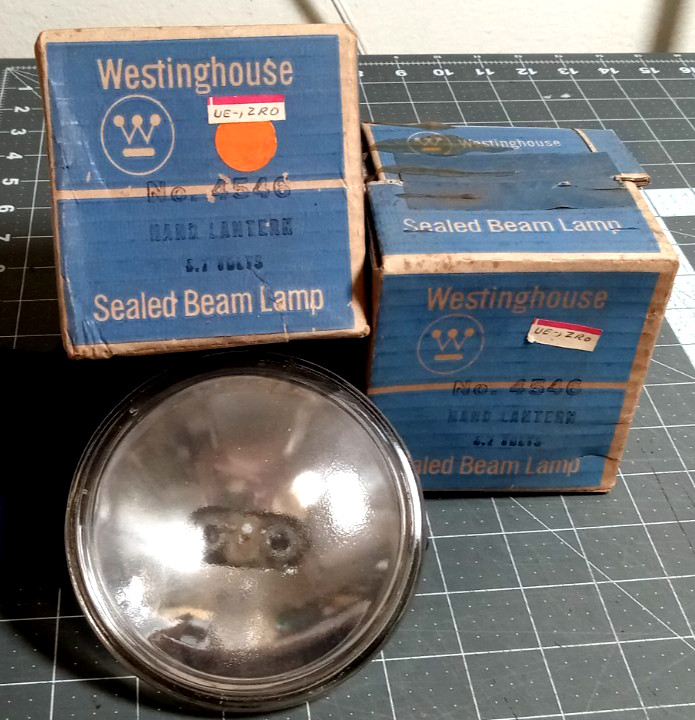 Pair Vintage Westinghouse 4546 Hand Lantern Bulbs 4.7V .5A PAR36 NOS New Box