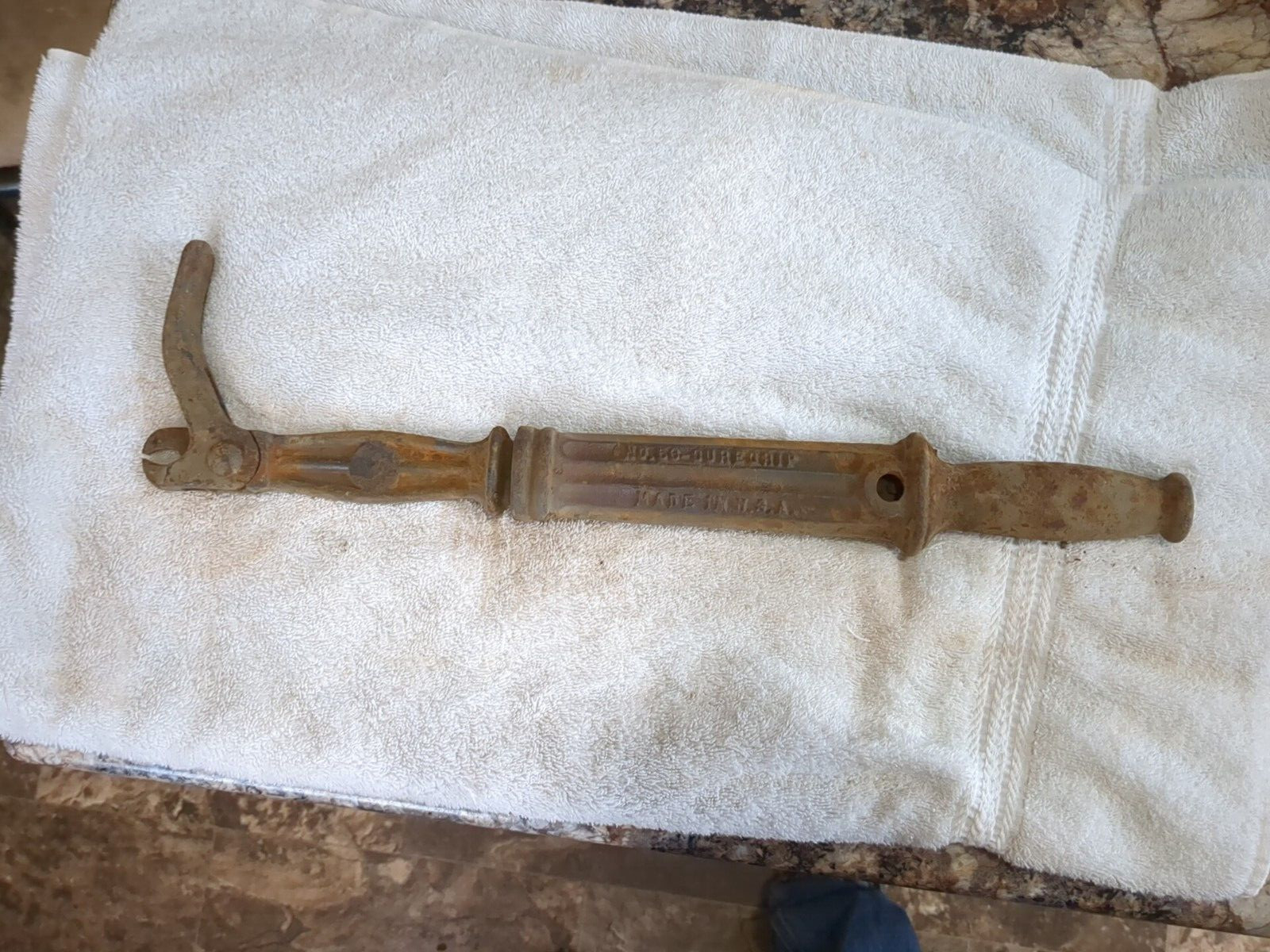 Vintage Crescent Bridgeport 56-Suregrip Cast Iron Nail Puller Made In USA