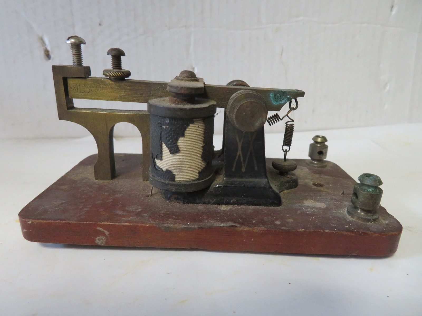 Antique on Wood Base – 5 Ohms – Morse Code