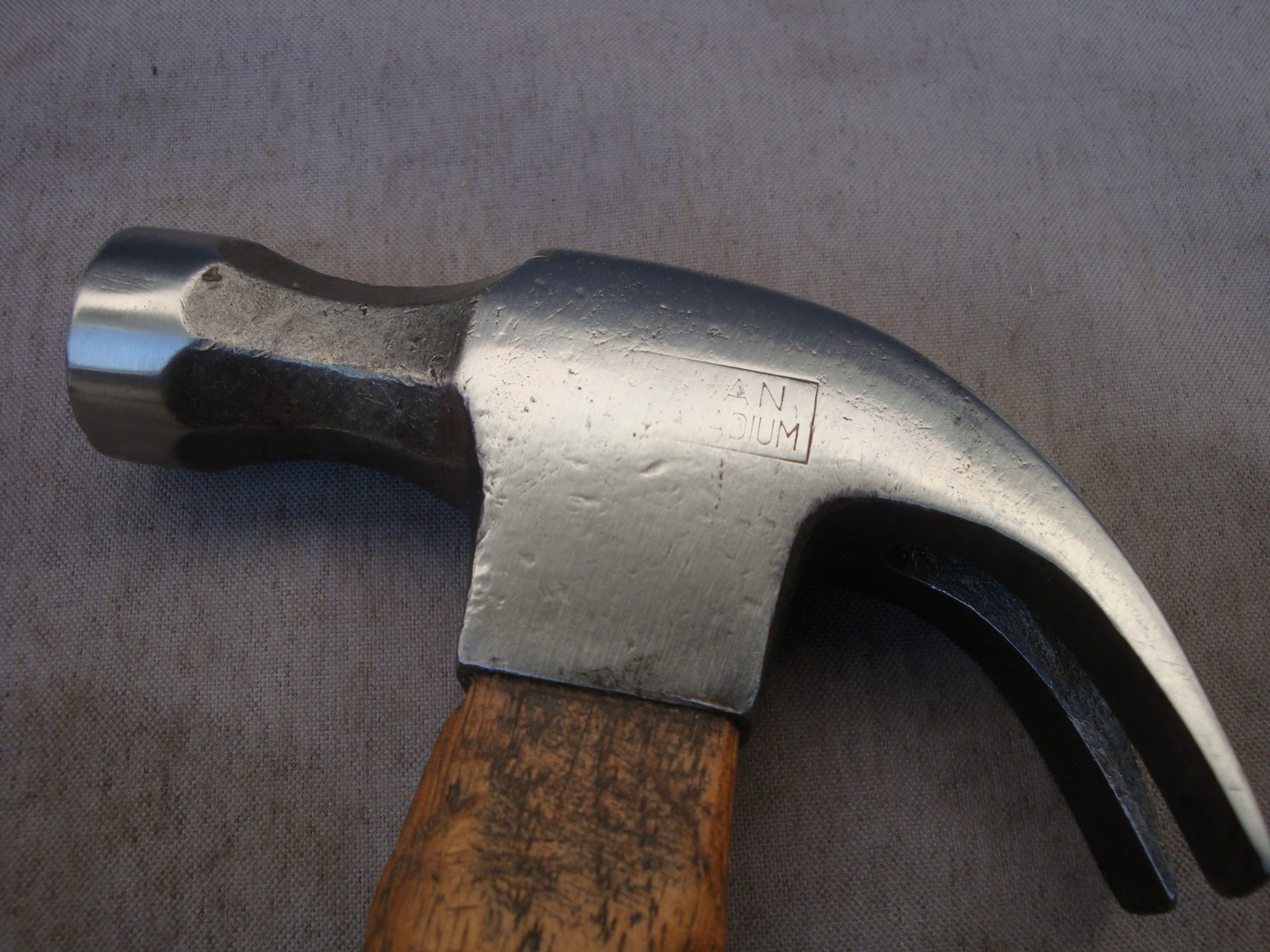 Vintage Vaughan Vanadium 12oz Claw Hammer Octagon Handle