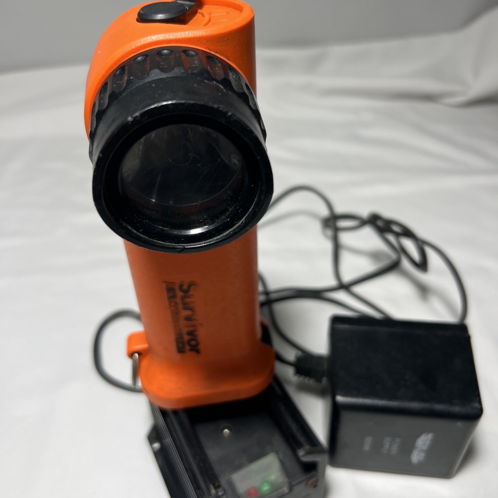 Streamlight Survivor SL-90X Right-Angle Flashlight And Charger