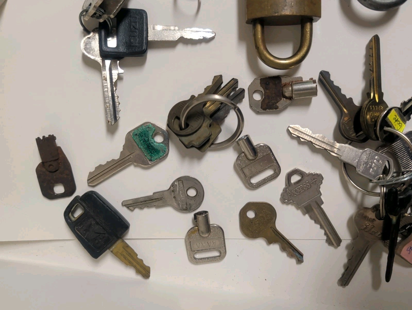 6 Lbs LOT Vintage Locks, Keys, Various Makers, Vending Machines See Extra Photos