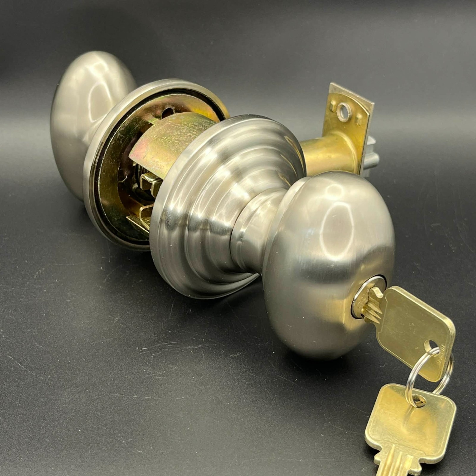Medeco High Security Residential Lock Set – 2 Keys – Satin Nickel