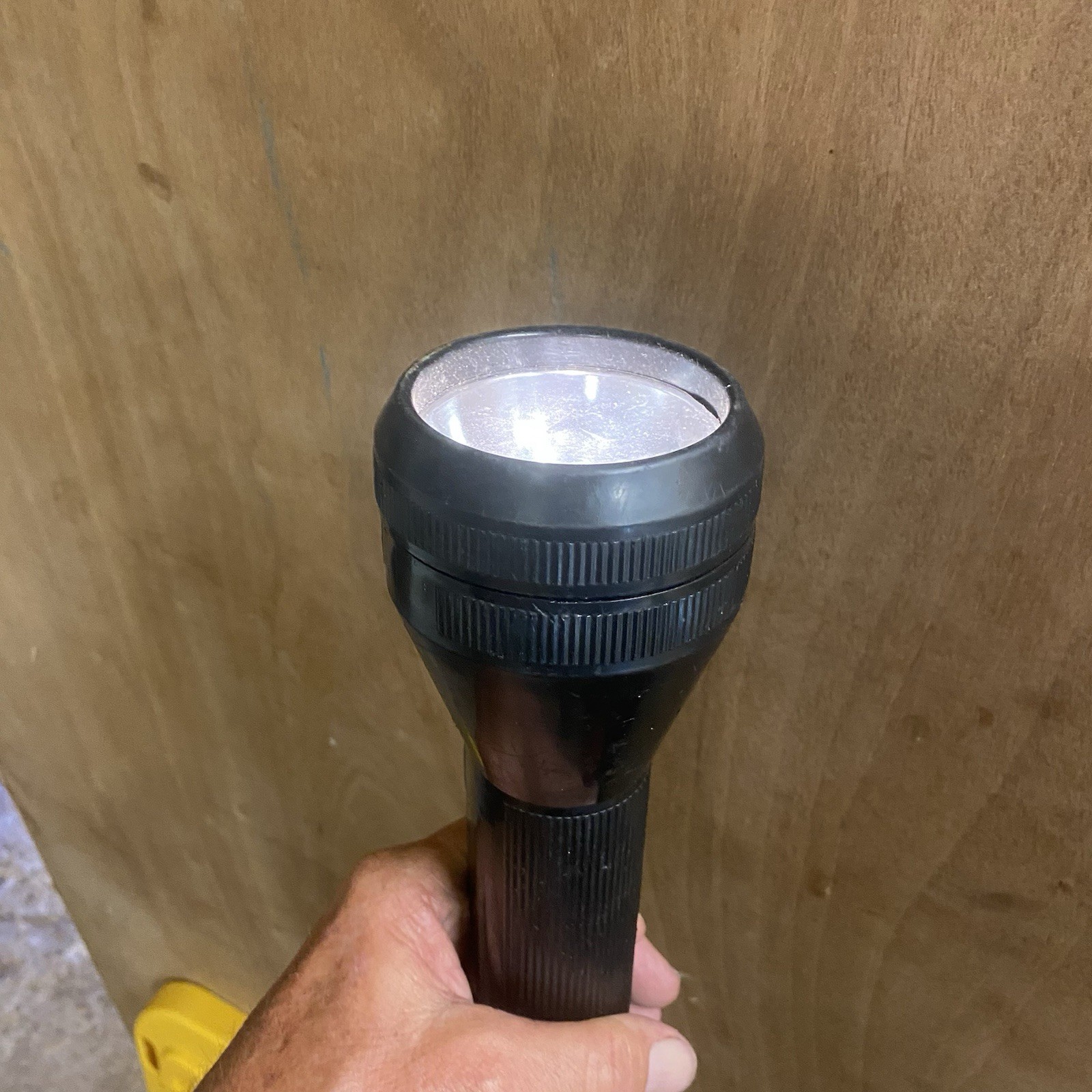 Vintage 1980’s Bright Star No. 6900 USA 16″ Flashlight National Police Supply