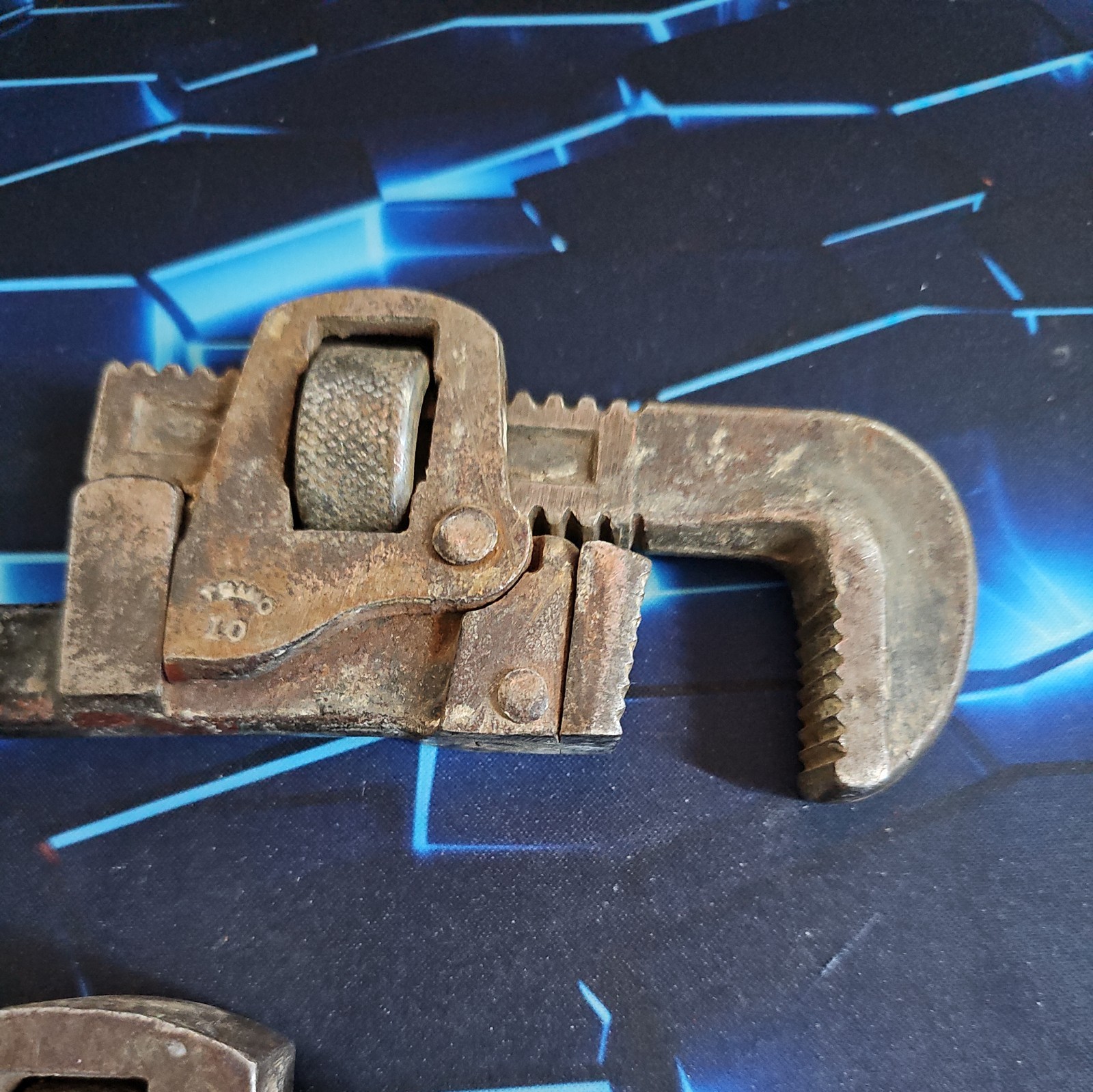 2 Vintage Metal 10″ Trimo Trade & 10” No Brand Red Handle-Adjustable Pipe Wrench