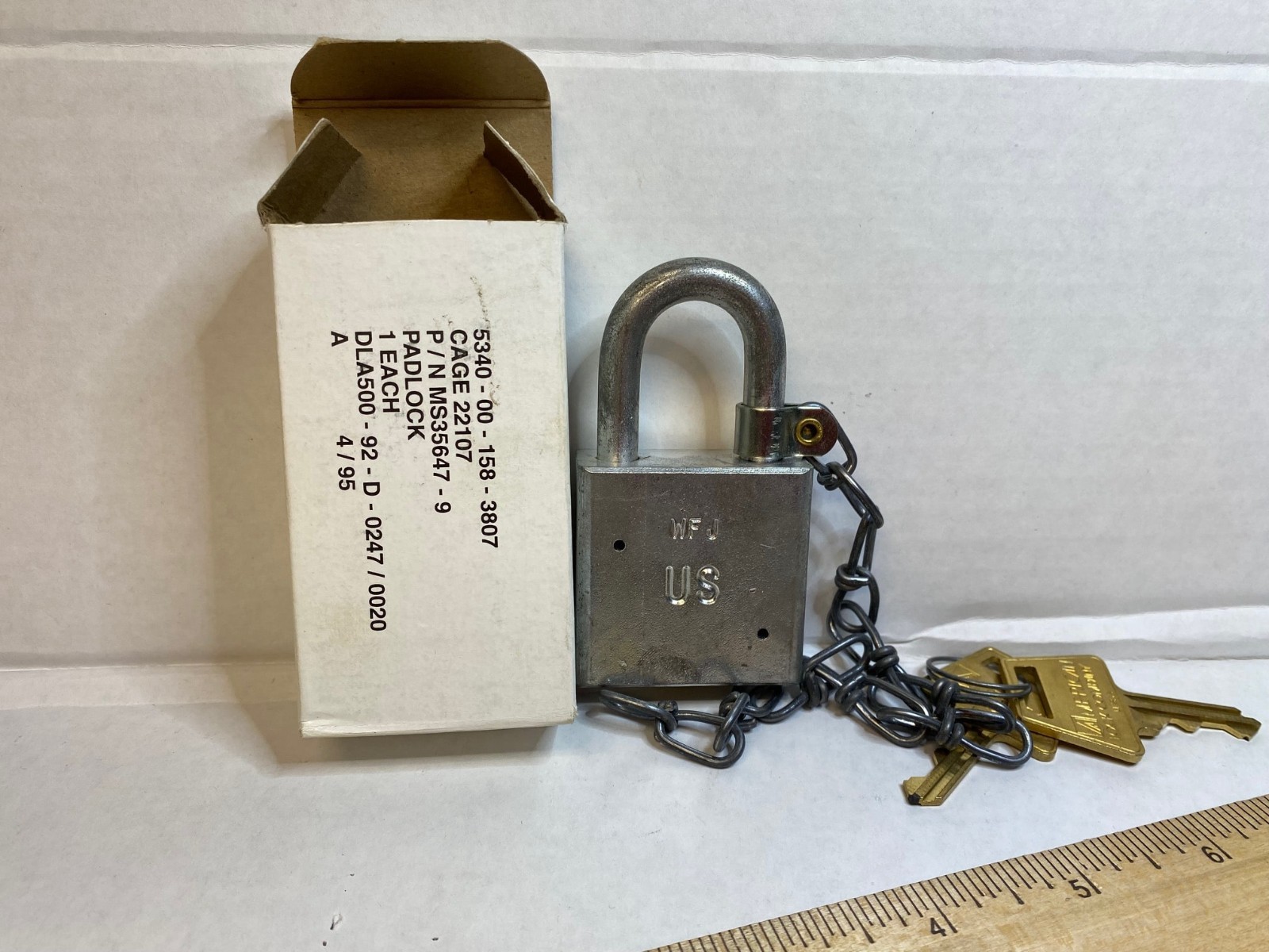 American Padlock /w chain and Keys, NEW