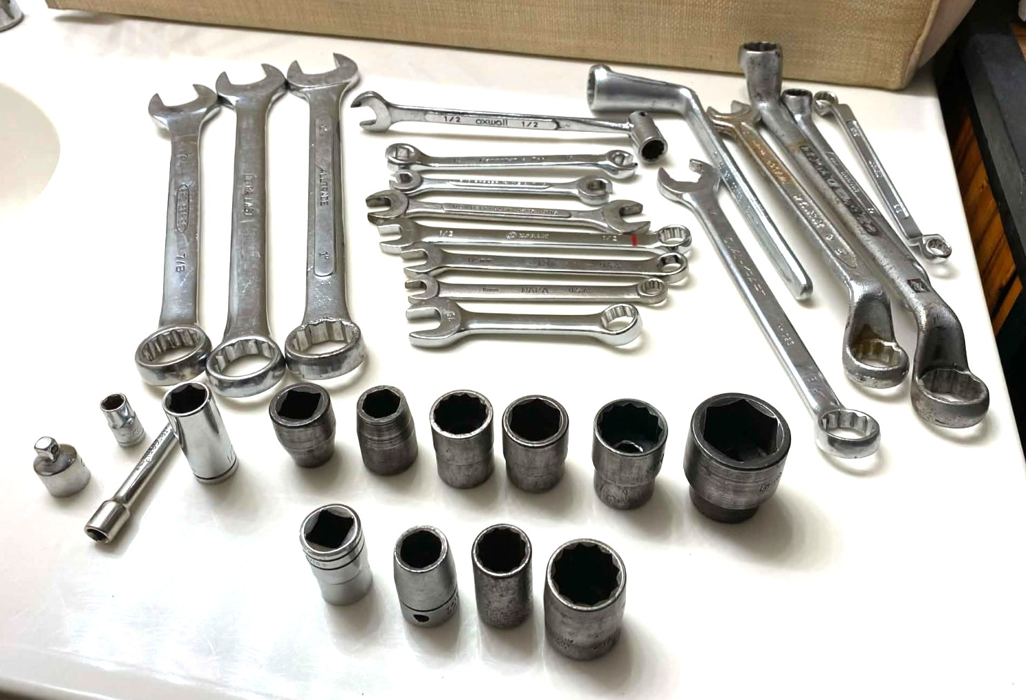 Mixed Vintage Wrenches & Sockets Lot – 31 Pieces