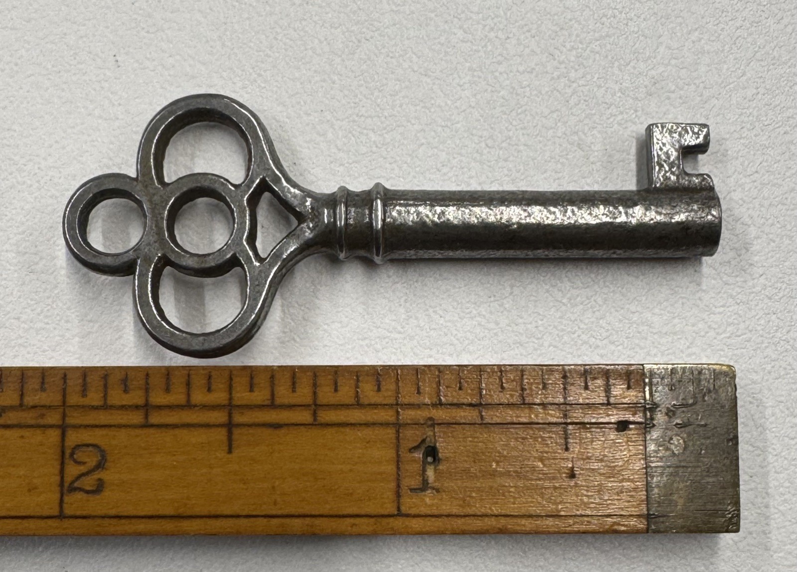 🌿 🗝Antique Hollow Barrel Skeleton Key Cloverleaf Bow Vintage Furniture