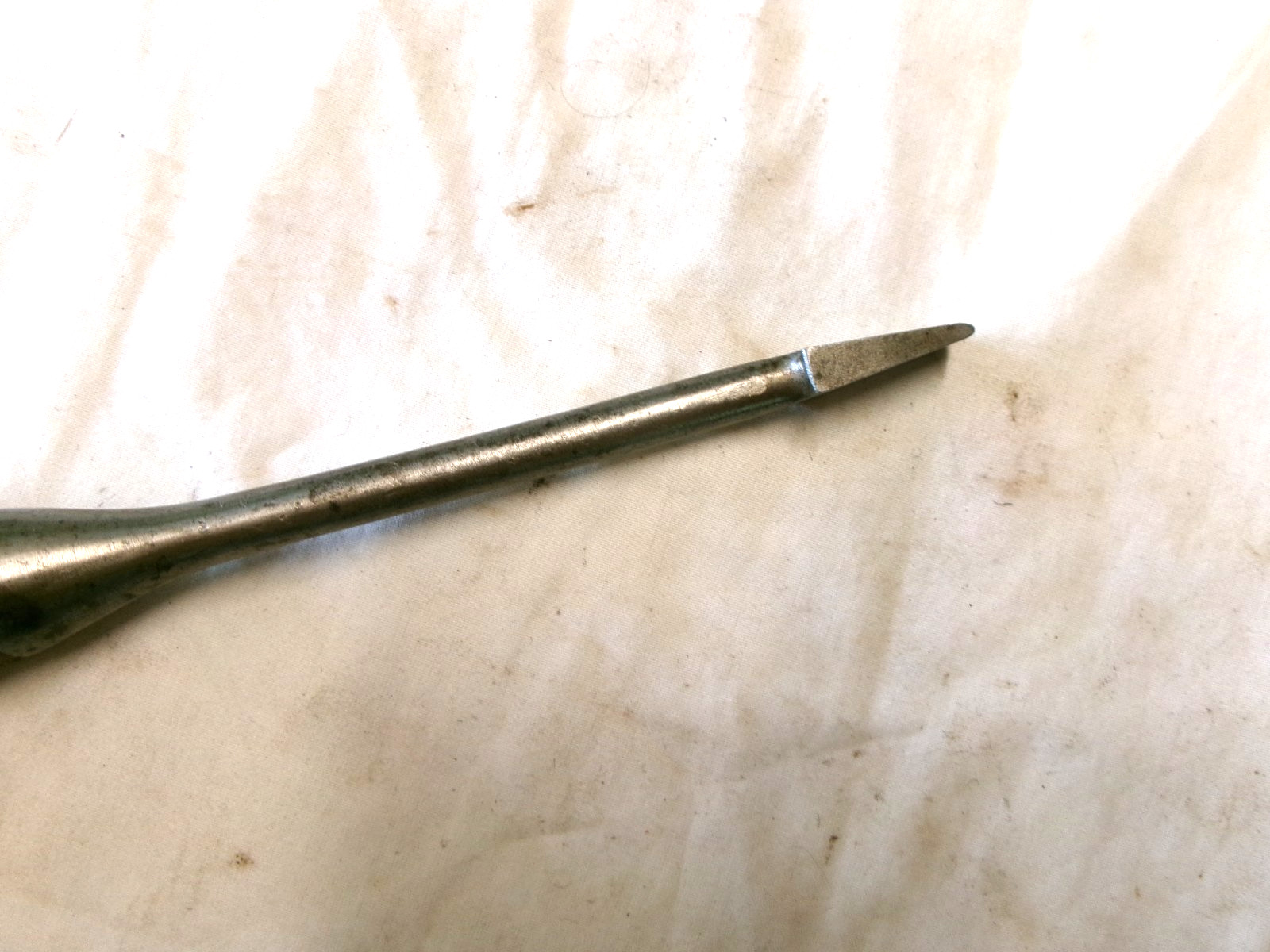 VINTAGE HEAVY-DUTY MECHANICS SCREWDRIVER – WOOD CLAD – CONSTRUCTION – UNSIGNED