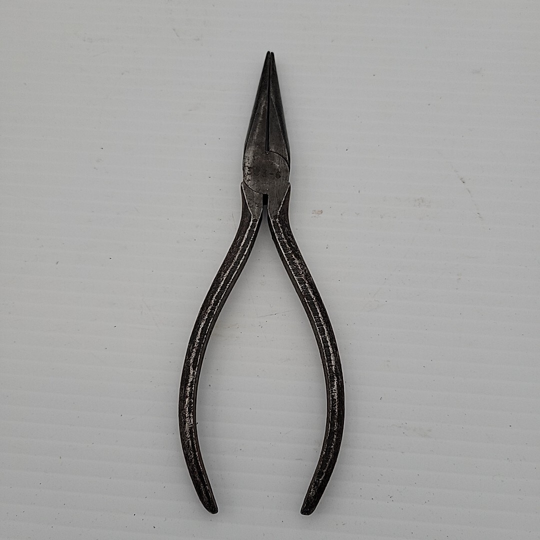 VINTAGE M. KLEIN & SONS # 303-6, 6.5″ NEEDLE NOSE PLIERS RED GRIP CHICAGO, USA