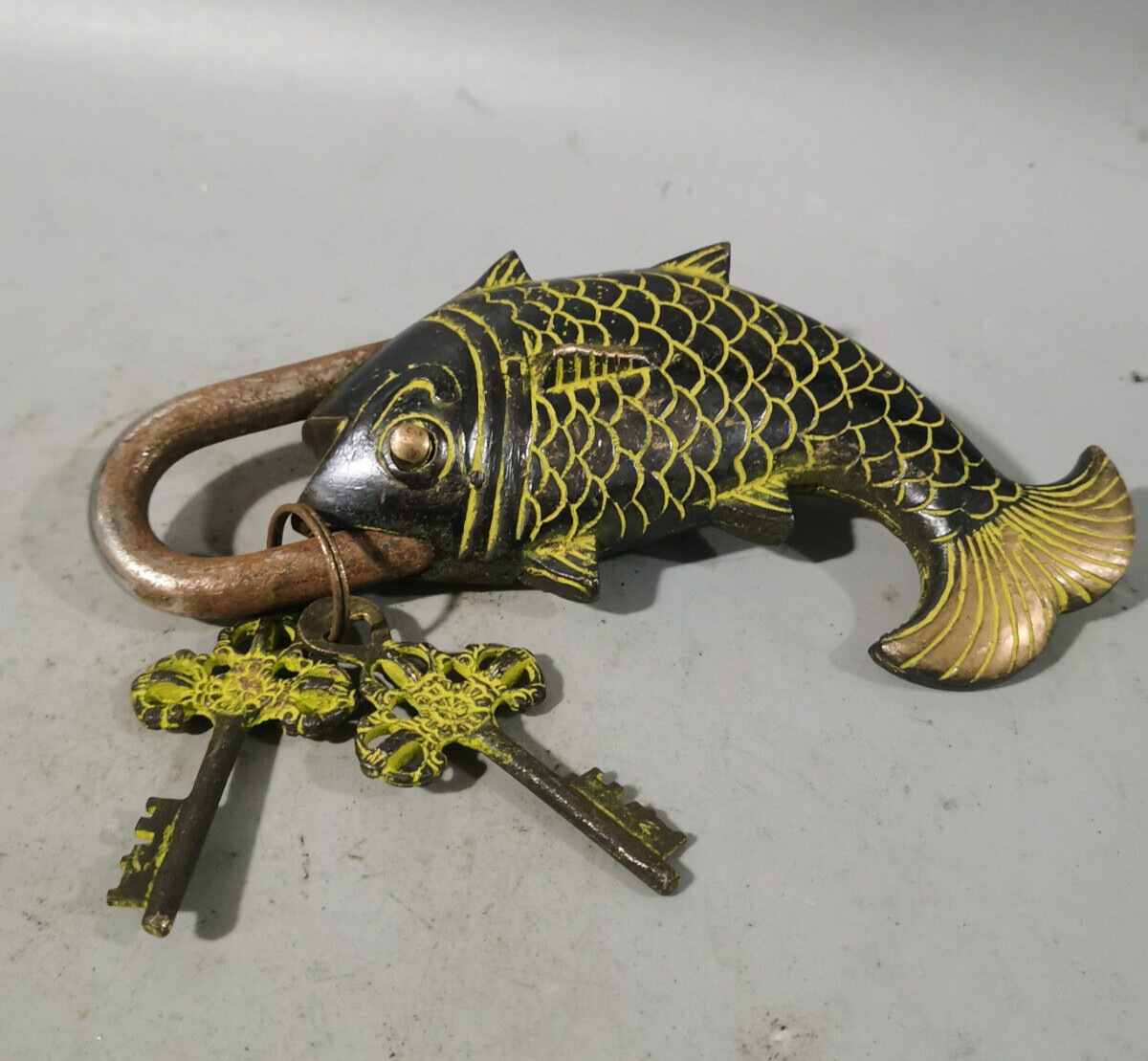 7″ Old Style bronze copper carved Arowana fish statue padlock lock and key