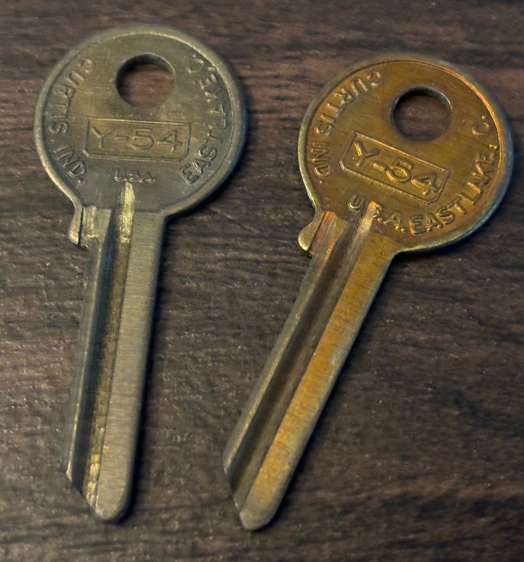 Y-54 Curtis Industries NOS Key Blank Set Of 2 Uncut Y54 Brass Tone Keys