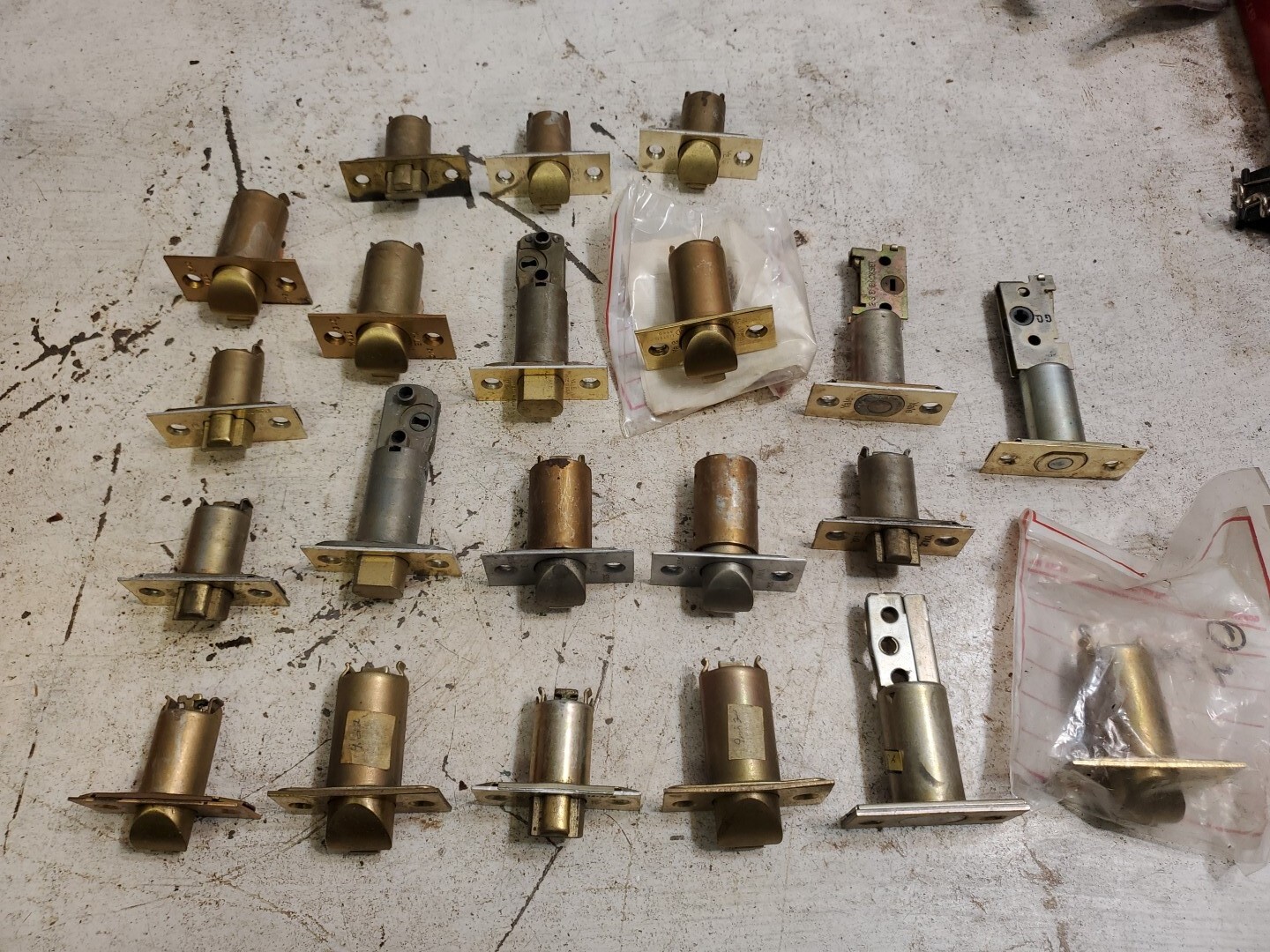 Lot Of 21 Yale Bolts Door Knobs Deadbolts Locksmith Job Keyway Lot 9