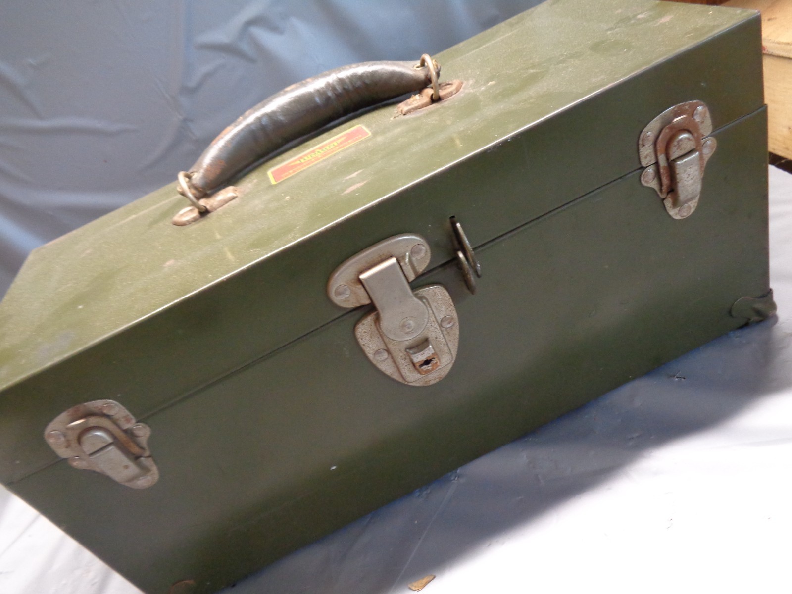 Vintage Union Steel Mechanics 16″ Tool Box – Lift out tray