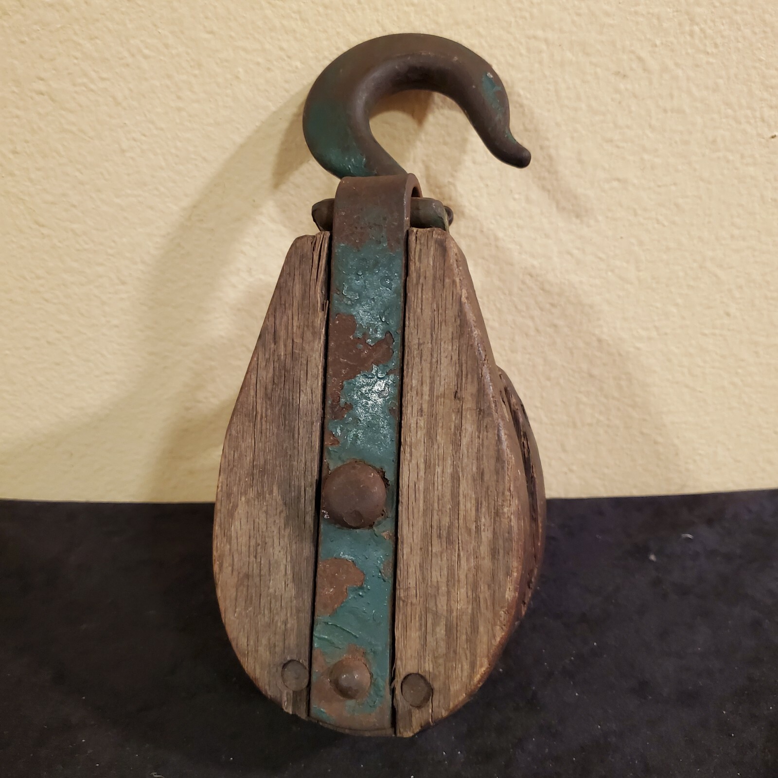 BARN FARM WOOD PULLEY with Cast Iron FRAME Block & Tackle – Nice rusty Patina