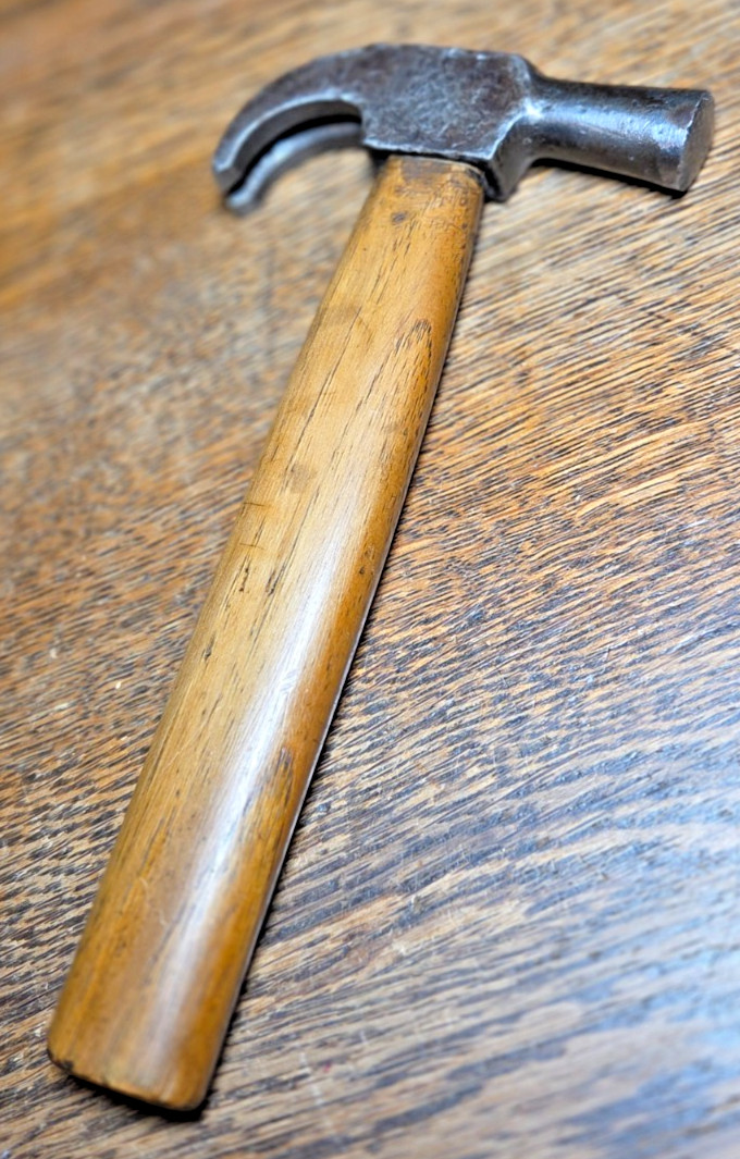 Vintage Forged Fat Nose Curved Claw Hammer Wood Handle 7 3/16″ Long