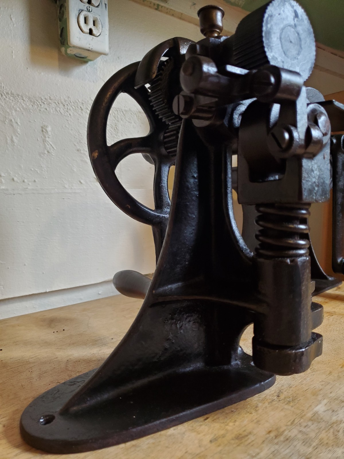 Vintage St. Louis American Cast Iron Leather Splitting Skiver Tool Antique Rare