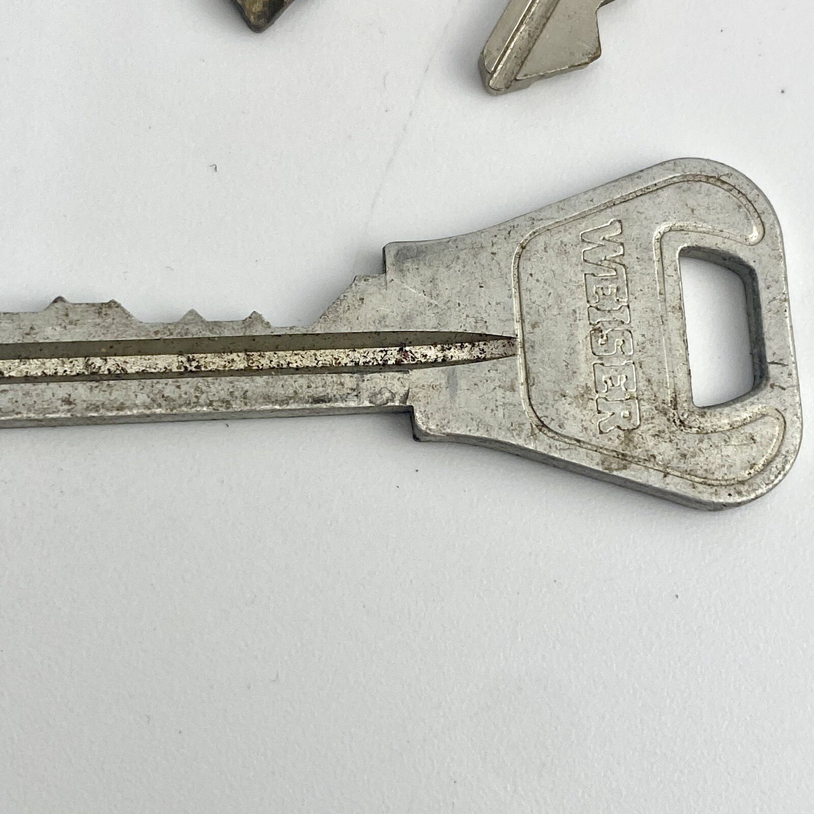 Lot of 15 Vintage Keys, US Lock, Masterlock, Magnum, Chicago, ESP, ilco, & More
