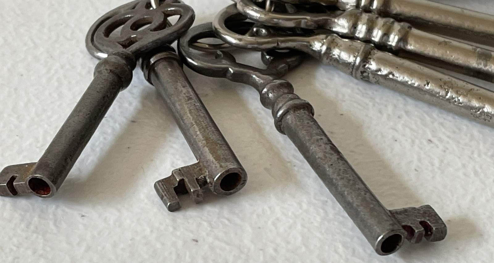 Lot of 8 Vintage Open Barrel Skeleton Keys