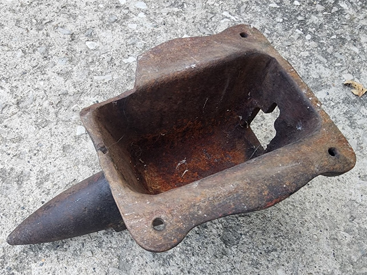 Cast Iron Hollow Blacksmith Anvil 16 Pounds Vintage Tool Blade Making 11.5″
