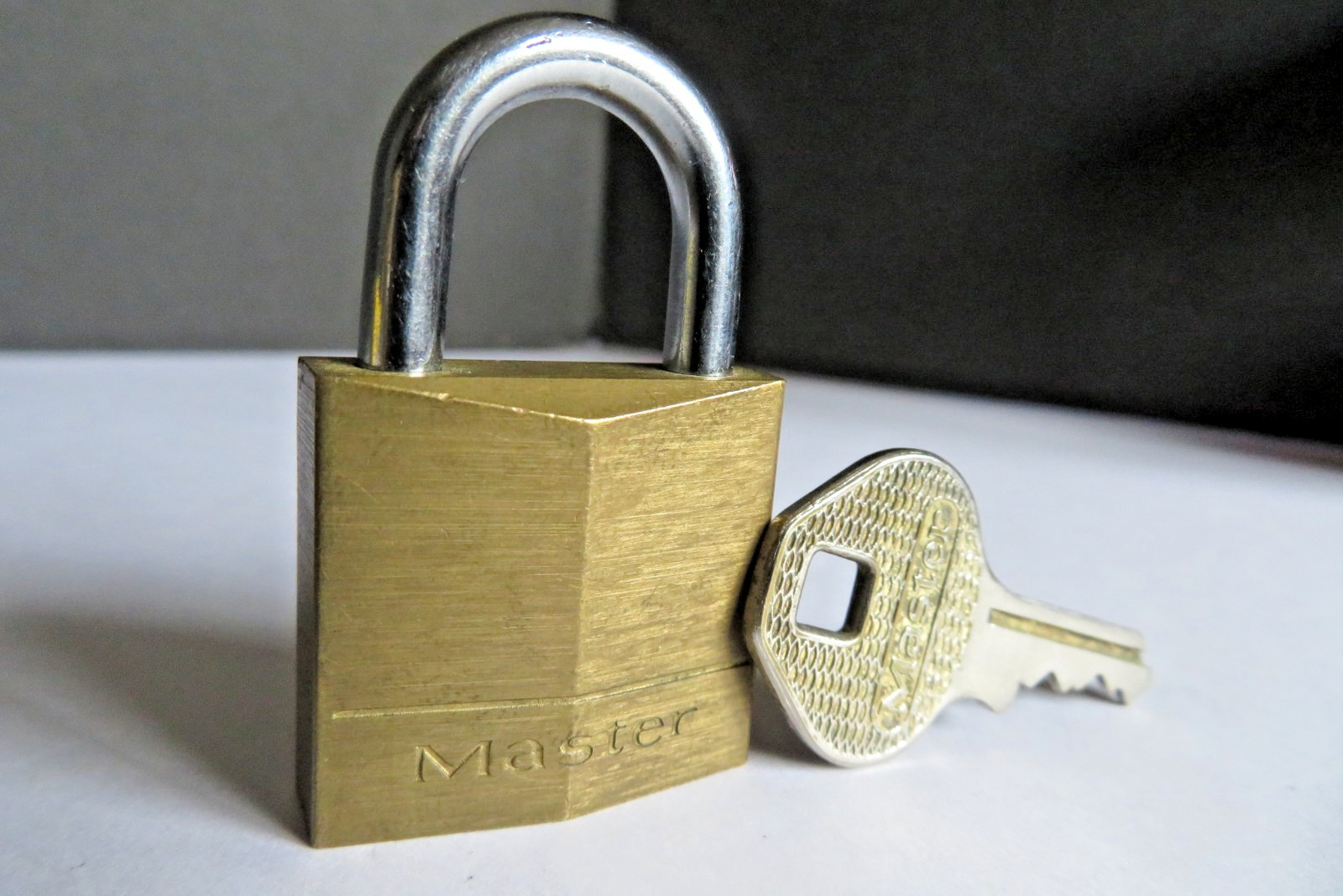 VINTAGE Master® Lock Solid Body Padlock Brass 130D W/Original Key