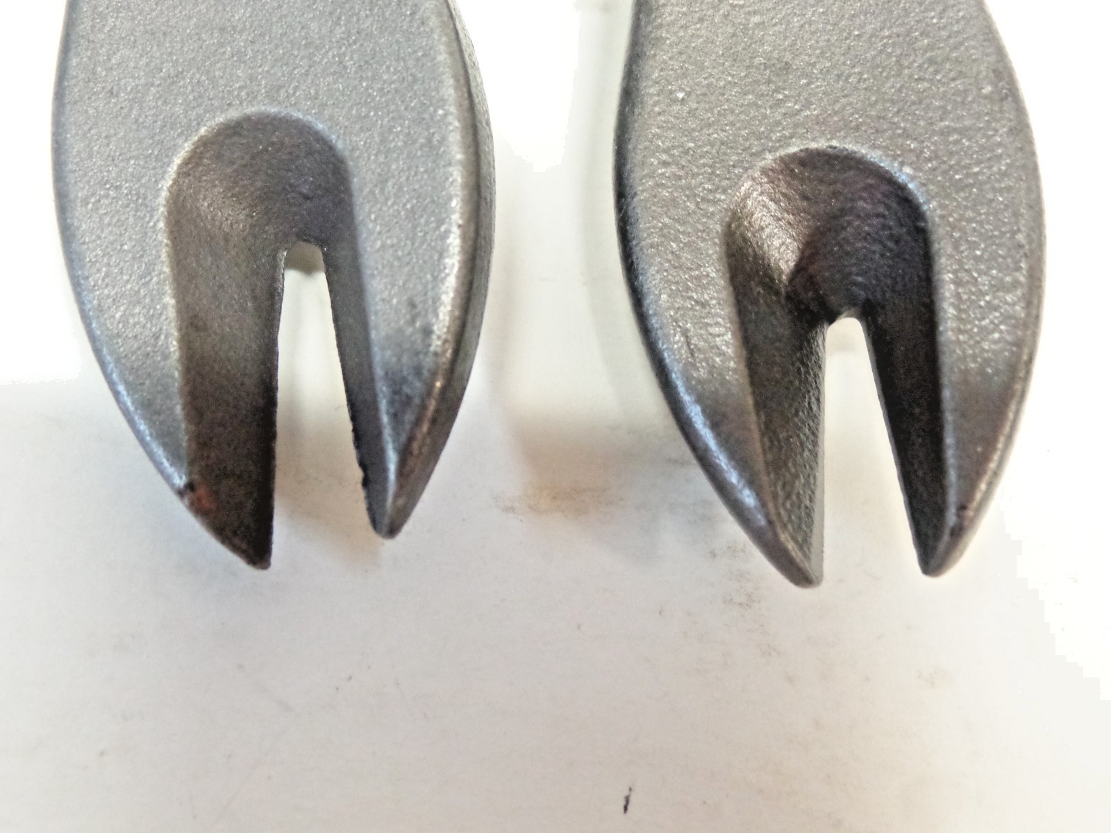 2 Vintage USA “Dead On Tools” Exhumer 8 + Exhumer 9 Nail Puller Multi-Tools