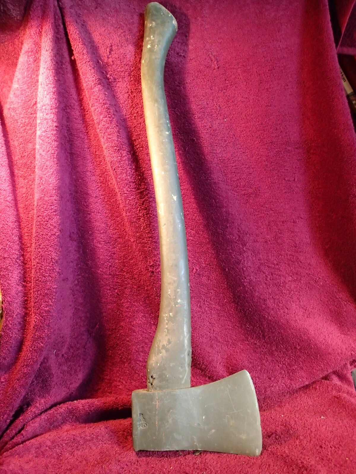 1.56 kg WW II MILITARY AXE w ORIGINAL HANDLE & PAINT SWEDEN SWEDISH