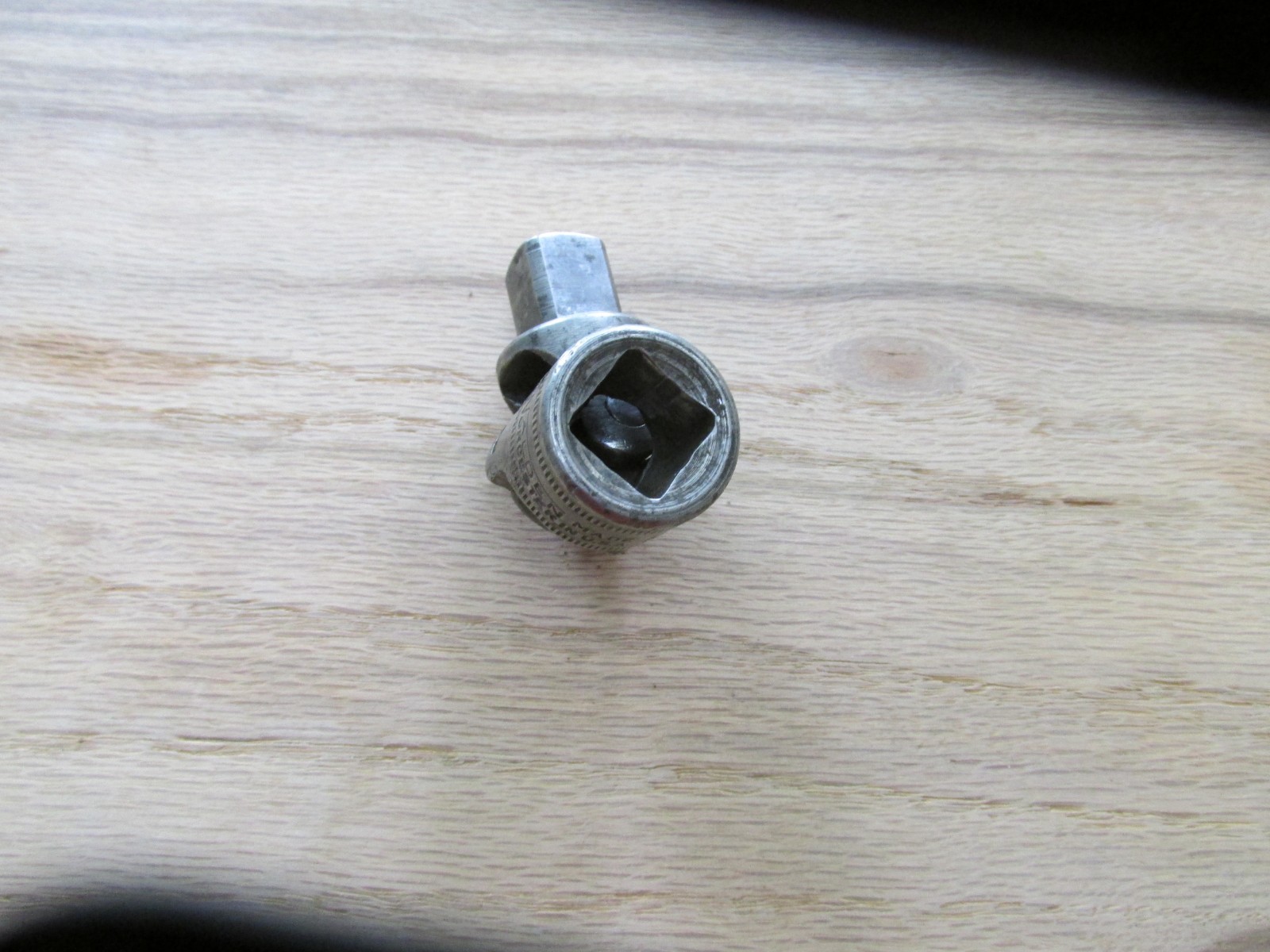 VINTAGE WALDEN WORCESTER NO.1102 KNURLED 1/2″ UNIVERSAL JOINT SOCKET, hard find